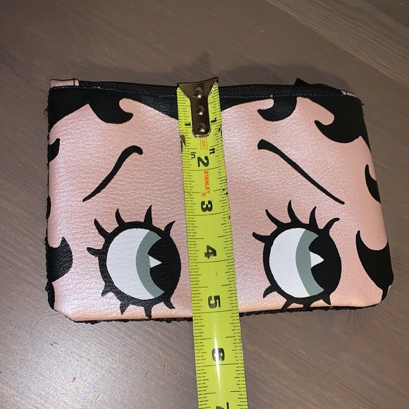 Betty Boop x Ipsy Pearlescent Cosmetics Pouch with Sequins - Picture 6 of 6